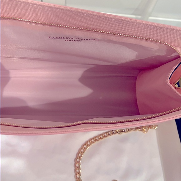 New👛✨💖Carolina Herrera Pink Floral Designer Clutch with Gold Chain Strap - Picture 12 of 16